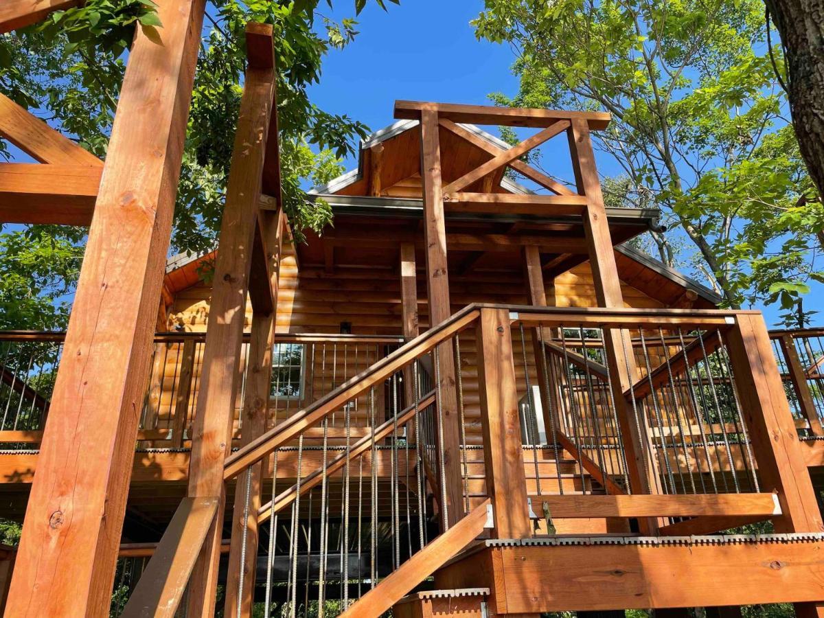 Cricket Hill Treehouse By Amish Country Lodging Миллерсберг Экстерьер фото